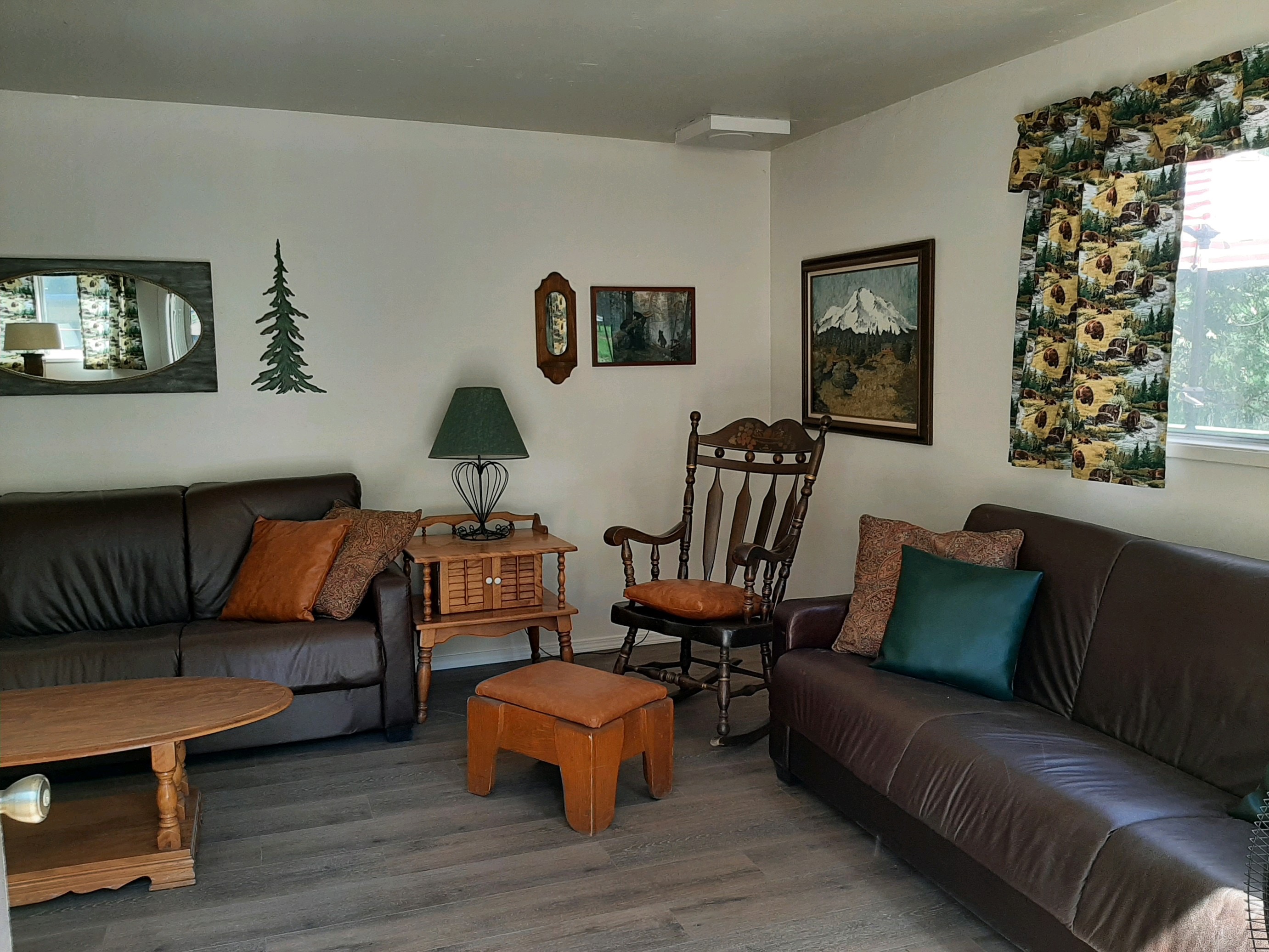King's Cabin Living Room